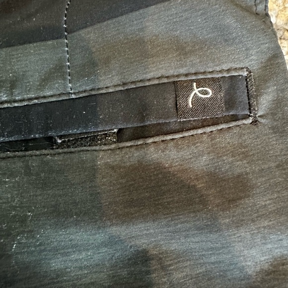 Boys grey snap front adjustable waist band shorts by art class. 4 - Picture 4 of 6